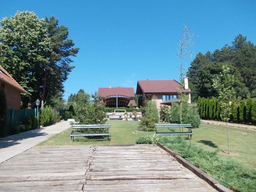 Bed and Breakfast Kuca Za Odmor "Karalic" à Ležimir Extérieur photo