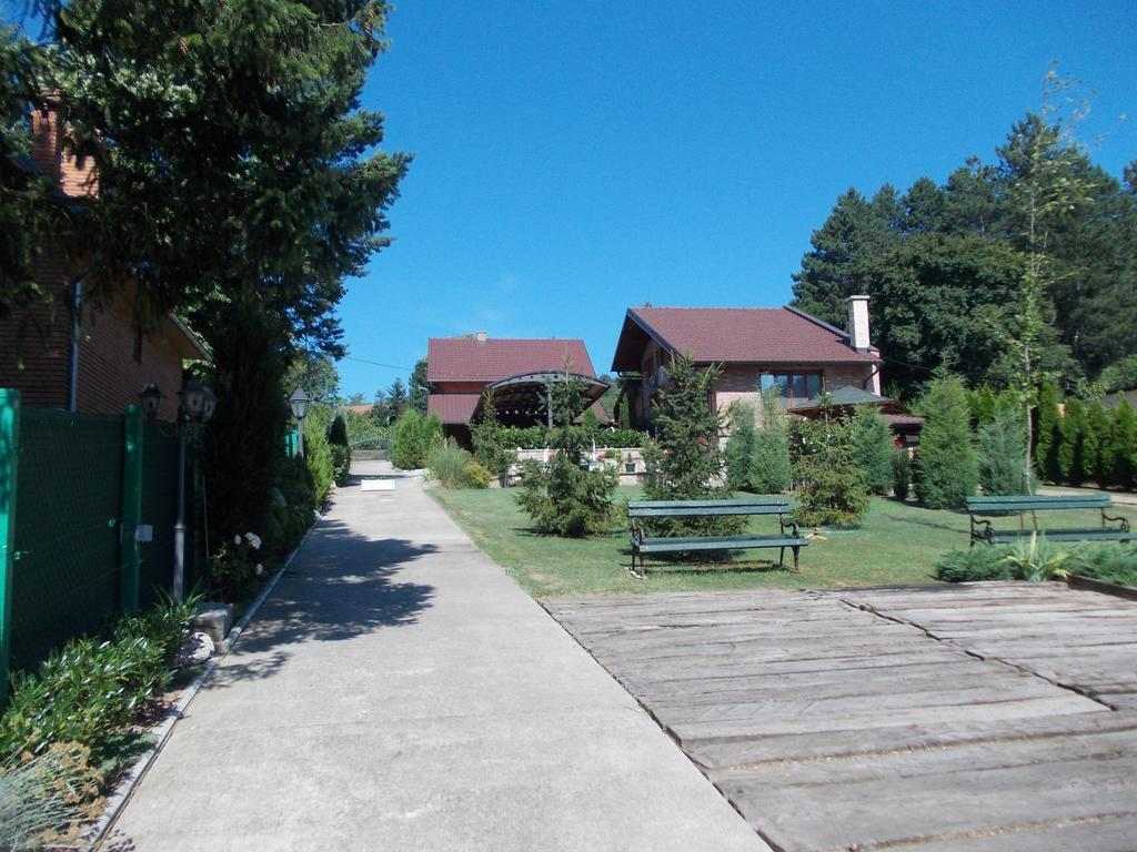 Bed and Breakfast Kuca Za Odmor "Karalic" à Ležimir Extérieur photo