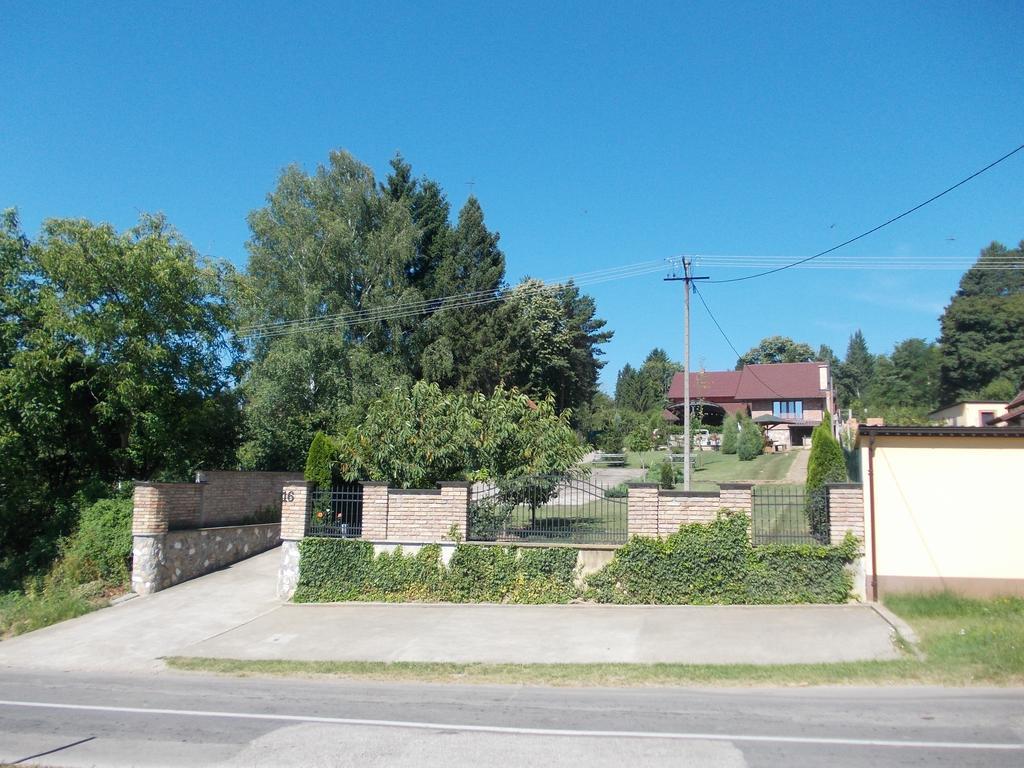 Bed and Breakfast Kuca Za Odmor "Karalic" à Ležimir Extérieur photo